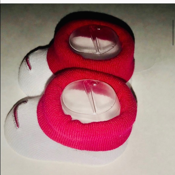New Nike Red White Infant Booties 0-6 Month 2 Pair - Picture 13 of 16